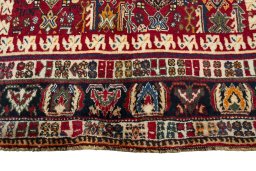Central medallion detail of 2000s Shiraz rug from Iran / Persia