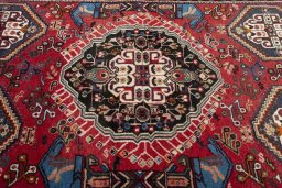 Central medallion detail of 2000s Shiraz rug from Iran / Persia