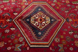 Central medallion detail of 2000s Shiraz rug from Iran / Persia