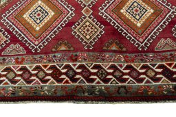 Central medallion detail of 2000s Shiraz rug from Iran / Persia