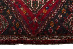 Central medallion detail of 2000s Shiraz rug from Iran / Persia