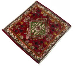 Close-up detail of 2000s Shiraz rug from Iran / Persia showing Wool weave