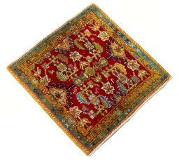 Close-up detail of 2000s Shiraz rug from Iran / Persia showing Wool weave