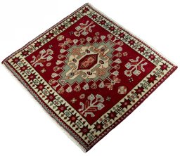 Corner detail of 2000s Shiraz rug showing border pattern and Wool pile