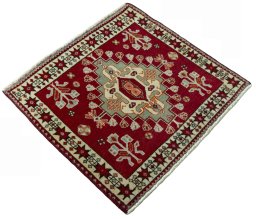 Close-up detail of 2000s Shiraz rug from Iran / Persia showing Wool weave