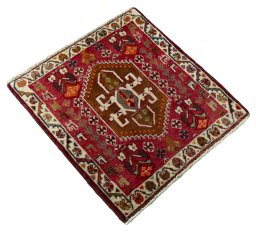 Close-up detail of 2000s Shiraz rug from Iran / Persia showing Wool weave