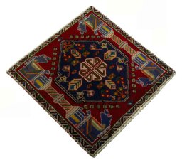 Close-up detail of 2000s Shiraz rug from Iran / Persia showing Wool weave