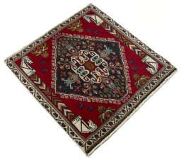 Close-up detail of 2000s Shiraz rug from Iran / Persia showing Wool weave