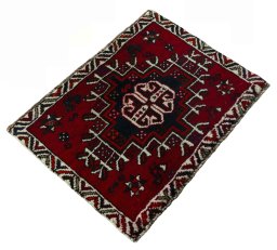 Close-up detail of 2000s Shiraz rug from Iran / Persia showing Wool weave