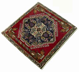 Close-up detail of 2000s Shiraz rug from Iran / Persia showing Wool weave
