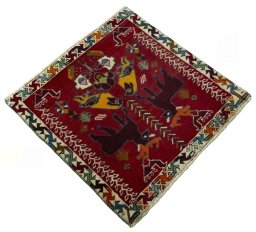Close-up detail of 2000s Shiraz rug from Iran / Persia showing Wool weave