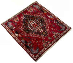 Close-up detail of 2000s Shiraz rug from Iran / Persia showing Wool weave