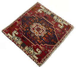 Close-up detail of 2000s Shiraz rug from Iran / Persia showing Wool weave
