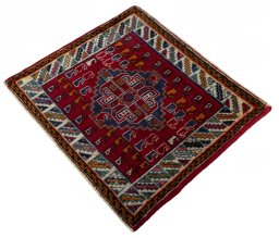 Corner detail of 2000s Shiraz rug showing border pattern and Wool pile