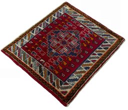 Close-up detail of 2000s Shiraz rug from Iran / Persia showing Wool weave