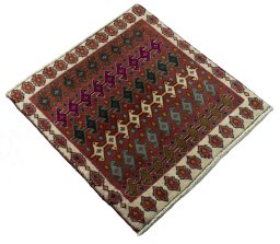 Close-up detail of 2000s Shiraz rug from Iran / Persia showing Wool weave