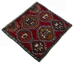 Close-up detail of 2000s Shiraz rug from Iran / Persia showing Wool weave