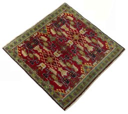 Close-up detail of 2000s Shiraz rug from Iran / Persia showing Wool weave
