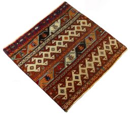 Close-up detail of 2000s Shiraz rug from Iran / Persia showing Wool weave