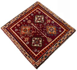 Close-up detail of 2000s Shiraz rug from Iran / Persia showing Wool weave