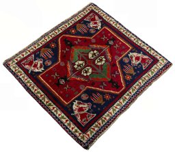 Close-up detail of 2000s Shiraz rug from Iran / Persia showing Wool weave