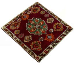 Close-up detail of 2000s Shiraz rug from Iran / Persia showing Wool weave