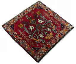 Close-up detail of 2000s Shiraz rug from Iran / Persia showing Wool weave