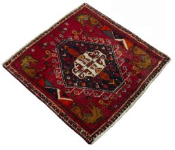 Close-up detail of 2000s Shiraz rug from Iran / Persia showing Wool weave