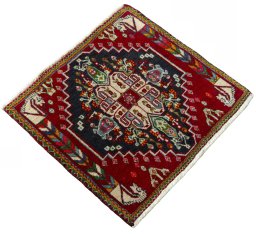Close-up detail of 2000s Shiraz rug from Iran / Persia showing Wool weave