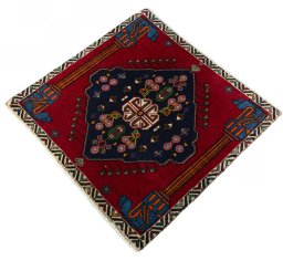 Corner detail of 2000s Shiraz rug showing border pattern and Wool pile