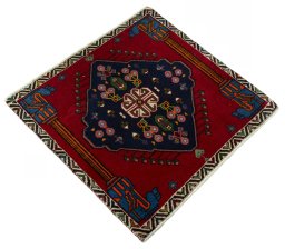 Close-up detail of 2000s Shiraz rug from Iran / Persia showing Wool weave