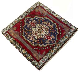 Close-up detail of 2000s Shiraz rug from Iran / Persia showing Wool weave