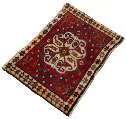 Close-up detail of 2000s Shiraz rug from Iran / Persia showing Wool weave