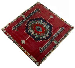 Close-up detail of 2000s Shiraz rug from Iran / Persia showing Wool weave