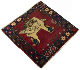 Close-up detail of 2000s Shiraz rug from Iran / Persia showing Wool weave