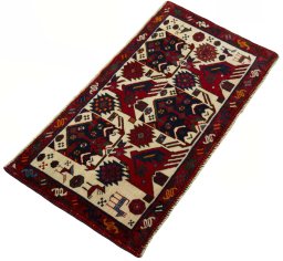 Close-up detail of 2000s Shiraz rug from Iran / Persia showing Wool weave