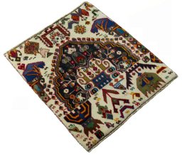 Close-up detail of 2000s Shiraz rug from Iran / Persia showing Wool weave