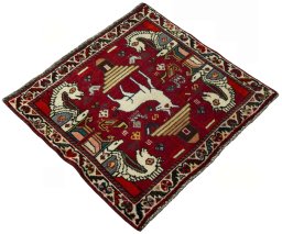 Close-up detail of 2000s Shiraz rug from Iran / Persia showing Wool weave