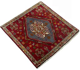 Close-up detail of 2000s Shiraz rug from Iran / Persia showing Wool weave