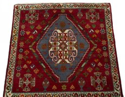 Surface texture of 2000s Shiraz rug with natural Wool and intricate pattern