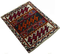 Close-up detail of 2000s Shiraz rug from Iran / Persia showing Wool weave