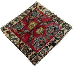 Close-up detail of 2000s Shiraz rug from Iran / Persia showing Wool weave
