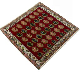 Close-up detail of 2000s Shiraz rug from Iran / Persia showing Wool weave