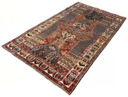 Corner detail of 1970s Shiraz rug showing border pattern and Wool pile