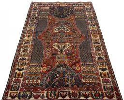 Surface texture of 1970s Shiraz rug with natural Wool and intricate pattern
