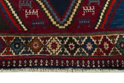 Central medallion detail of 2000s Shiraz rug from Iran / Persia