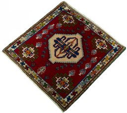 Corner detail of 2000s Shiraz rug showing border pattern and Wool pile