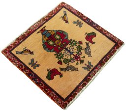 Close-up detail of 2000s Shiraz rug from Iran / Persia showing Wool weave