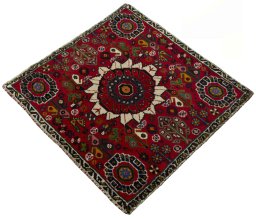 Close-up detail of 2000s Shiraz rug from Iran / Persia showing Wool weave