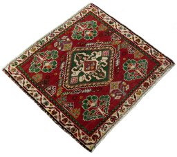 Close-up detail of 2000s Shiraz rug from Iran / Persia showing Wool weave